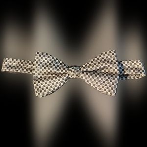 Silver and Black Adjustable Bow-tie